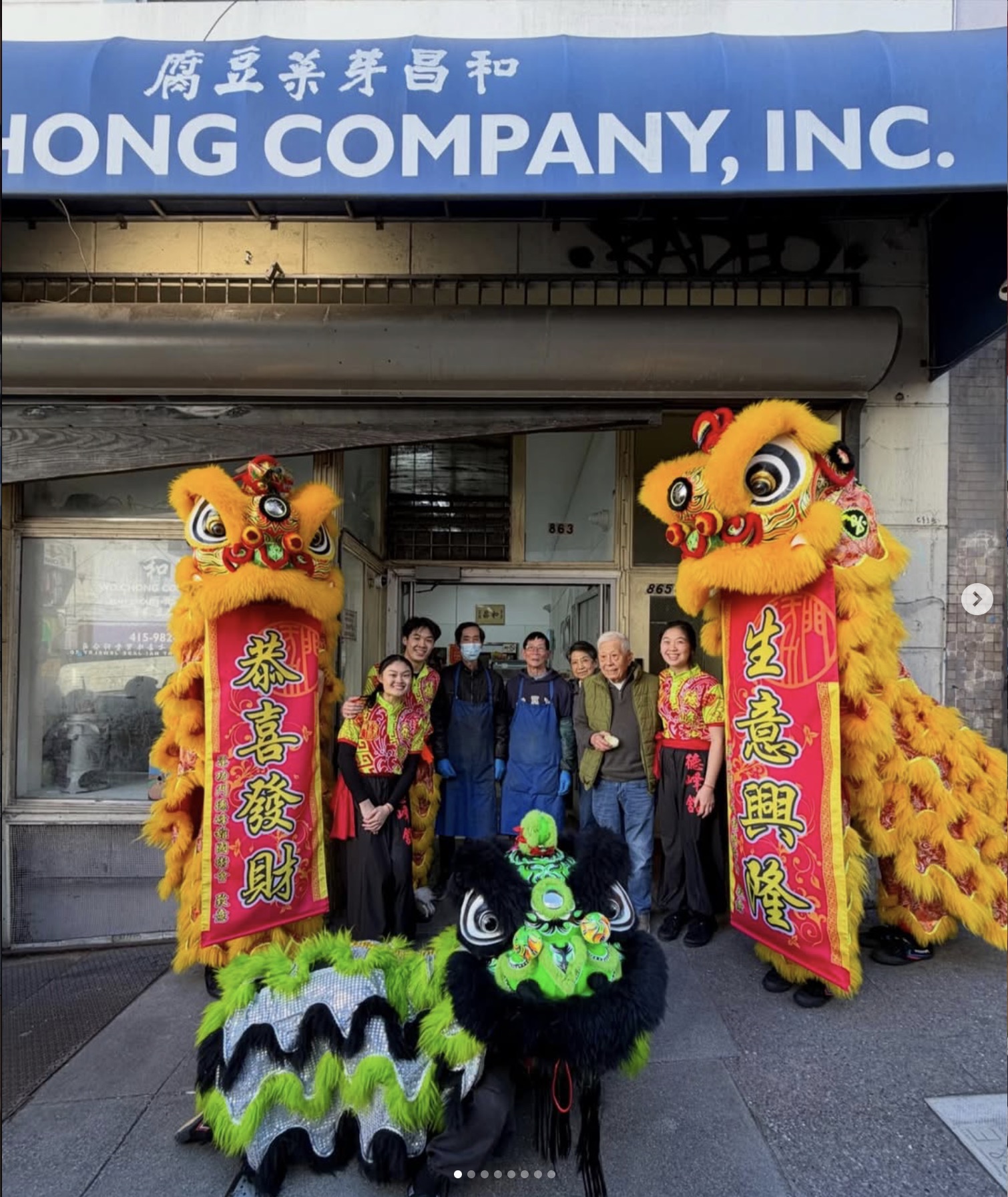 Parading through Chinatown to welcome the New Year 🏮 Spreading good luck and fortune🧧✨恭喜发财!!
